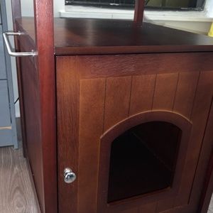 Cat litter box enclosure with shelving